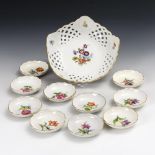 Durchbruchschale und 10 Nussschälchen mit Blumenmalerei. Meissen.