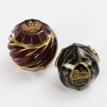 2 Biedermeier-Paperweights.