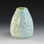 Vase mit Opalglasfäden. Murano.