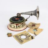 "Bingophone" - Kindergrammophon mit 3 Schallplatten. Gebrüder Bing, Nürnberg.