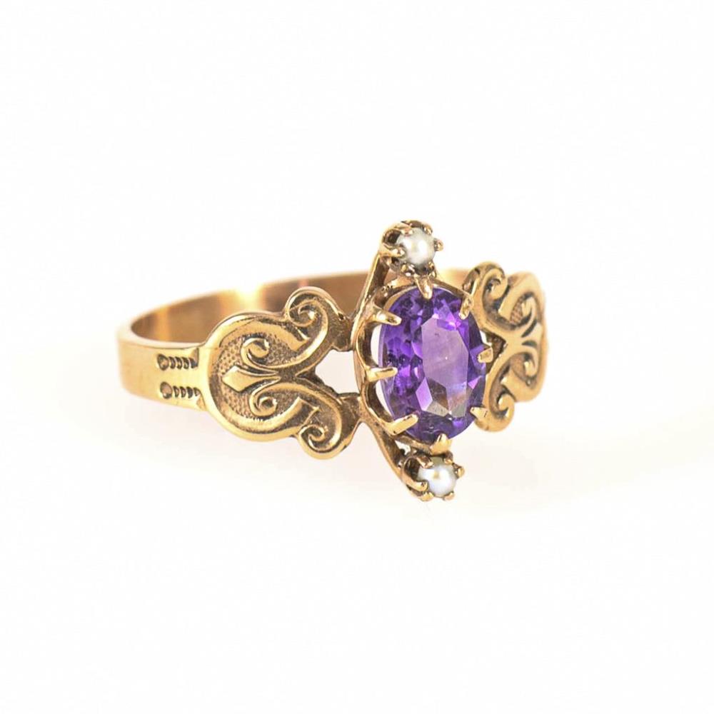 Ring mit Amethyst und Perlchen um 1900. - Image 2 of 2