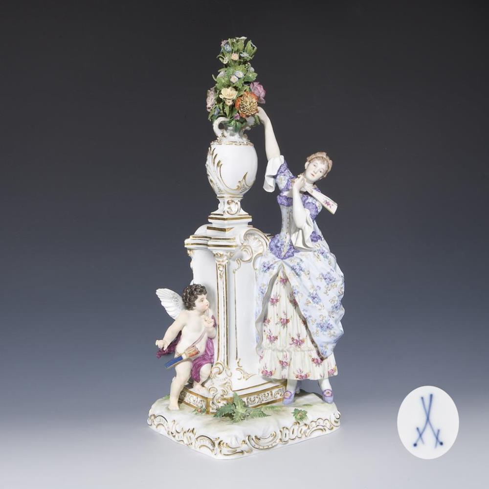 Seltene Figurengruppe: Dame mit Amor. Meissen.