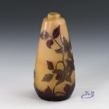 Kleine Vase mit Clematisblüten. Gallé.