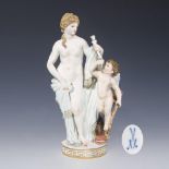 Venus mit Amor und Delphin. Meissen.