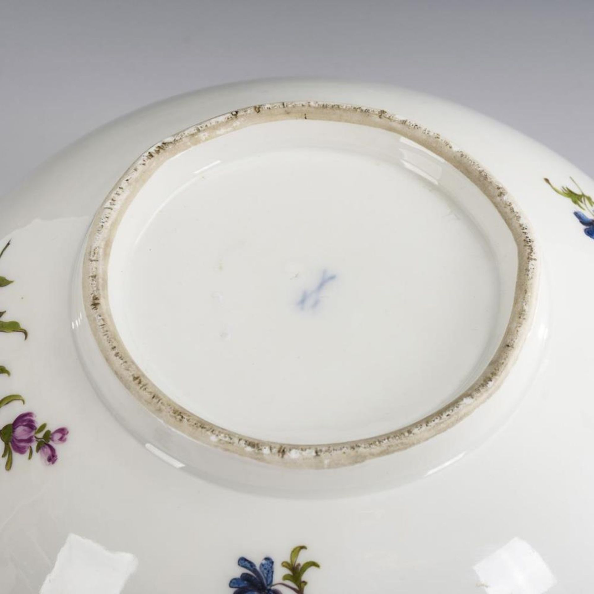 Außergewöhnlich große, barocke Teekanne mit Blumenmalerei. Meissen. - Image 5 of 5