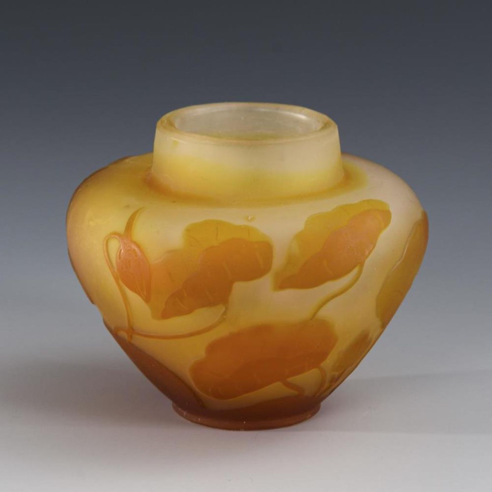 Kleine Vase mit Kressedekor.  Gallé.