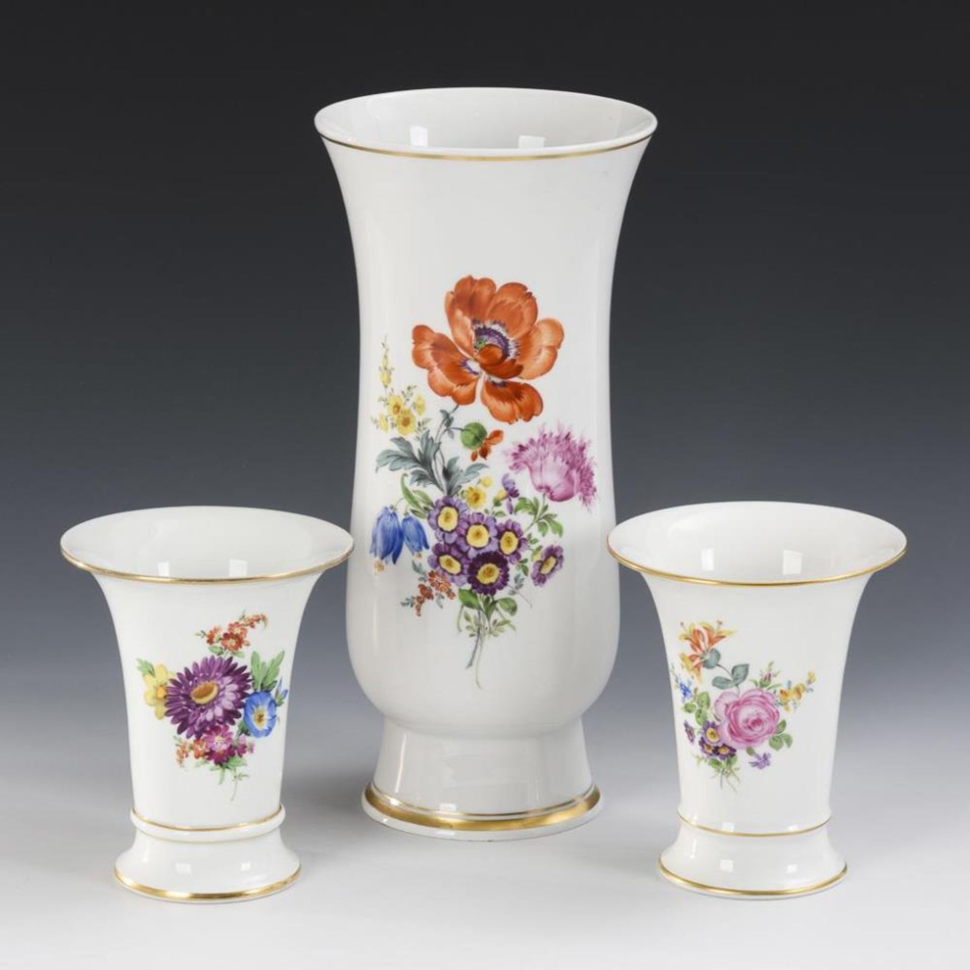 3 Vasen mit Blumenmalerei.  Meissen.