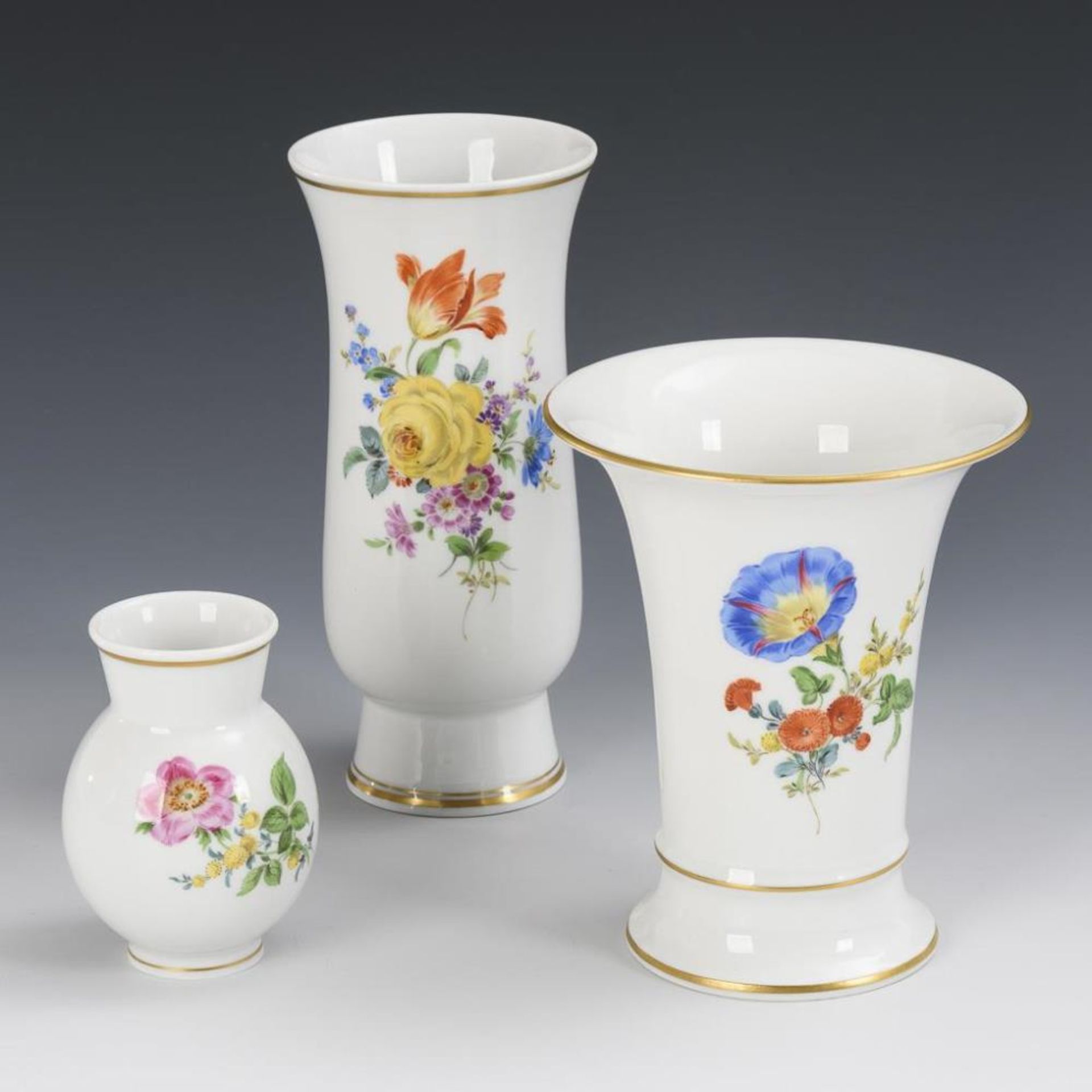 3 Vasen mit Blumenmalerei.  Meissen.