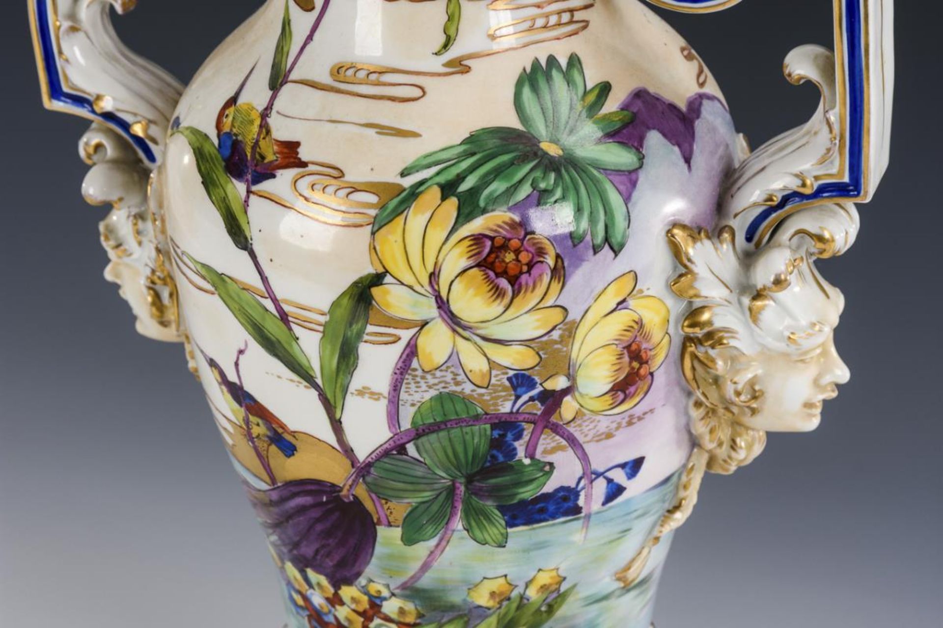 Jugendstil-Vase mit Maskaronhenkeln. - Image 2 of 4