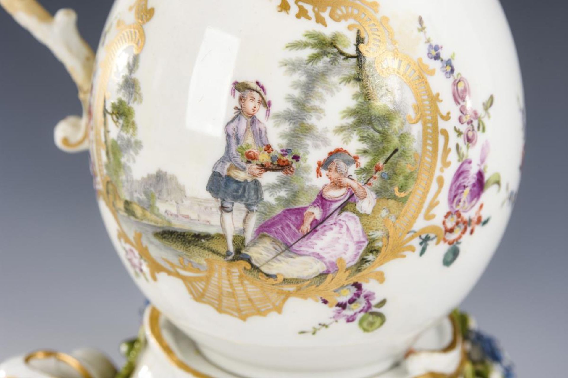 Barocker Sockel und Kännchen.  Meissen. - Bild 3 aus 5