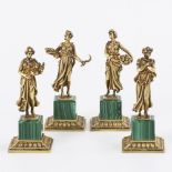 4 Statuetten als Allegorien der Jahreszeiten.