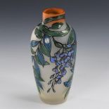 Jugendstil-Vase mit Emailmalerei.  Leune.