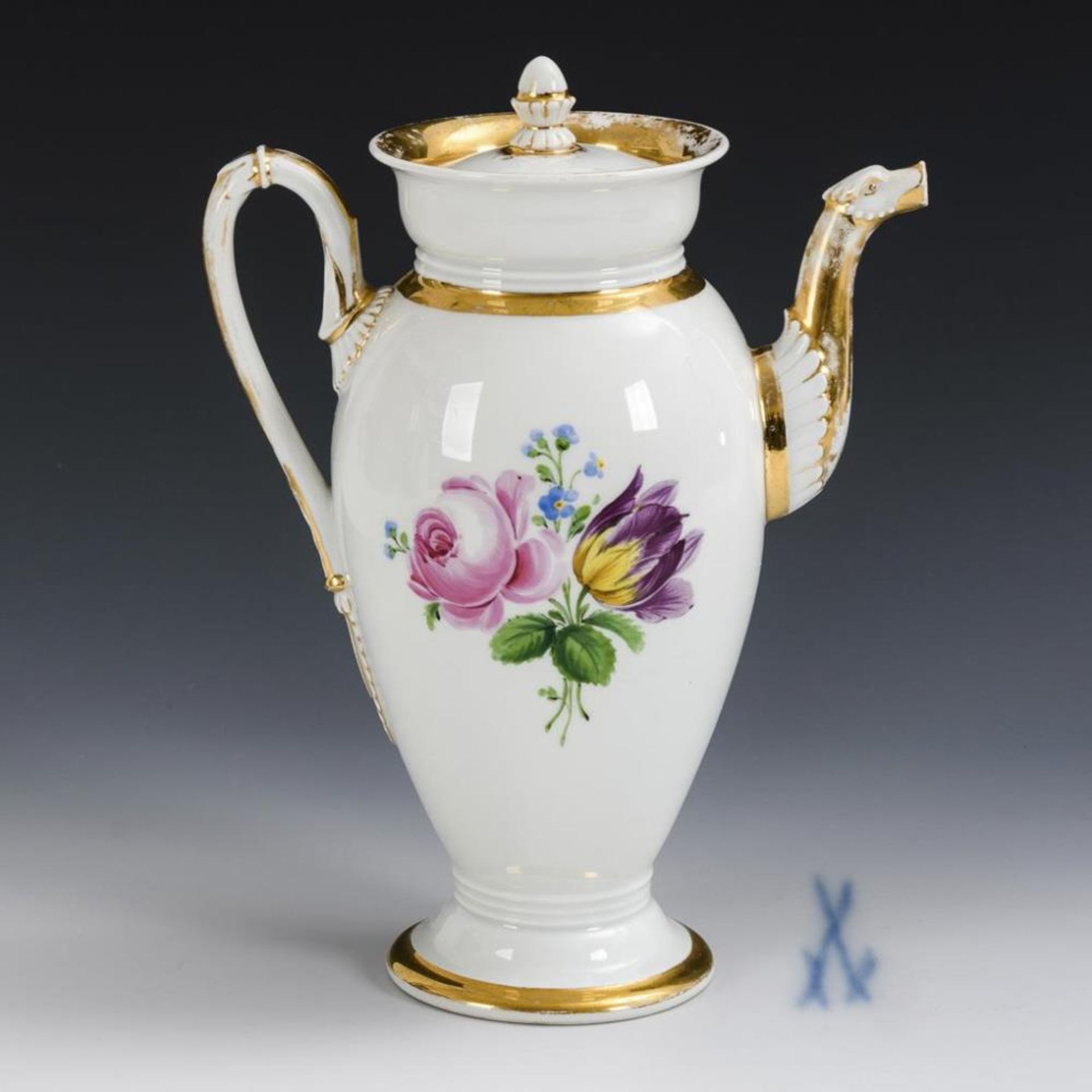 Biedermeier-Kaffeekanne mit Blumenmalerei. Meissen.