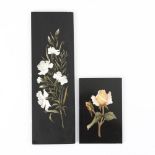 2 florale Pietra-Dura-Mosaikplatten.