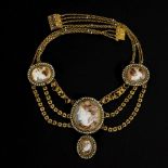 Seltenes Biedermeier-Collier mit Muschelkameen und Saatperlen.