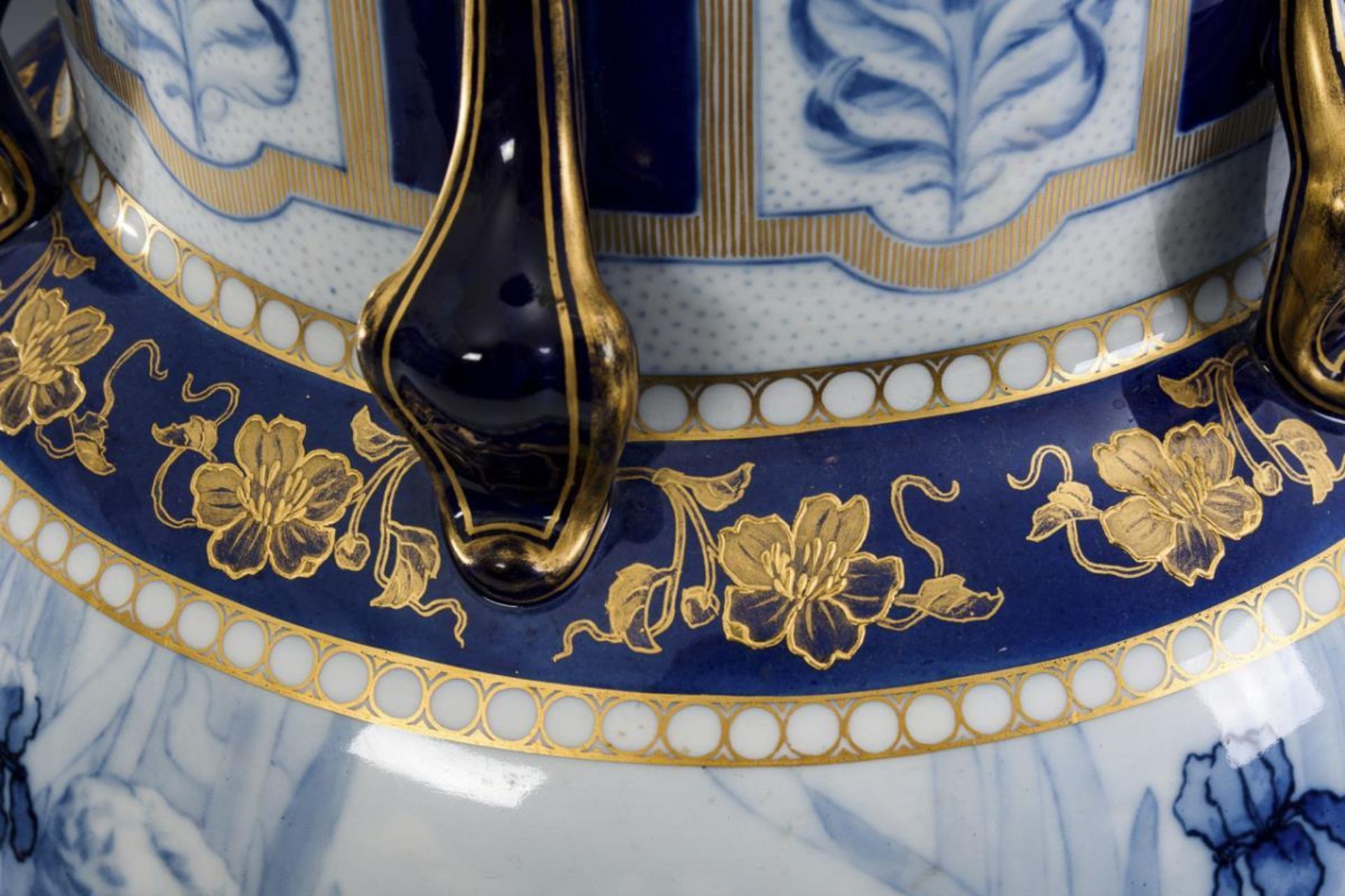 Seltene Jugendstil-Vase mit Blaumalerei. Pirkenhammer. - Image 6 of 8