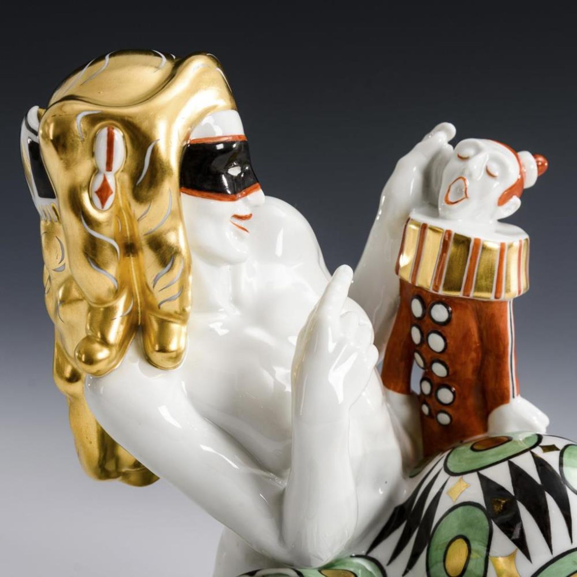 Odaliske mit Harlekin.  Meissen. - Bild 4 aus 7