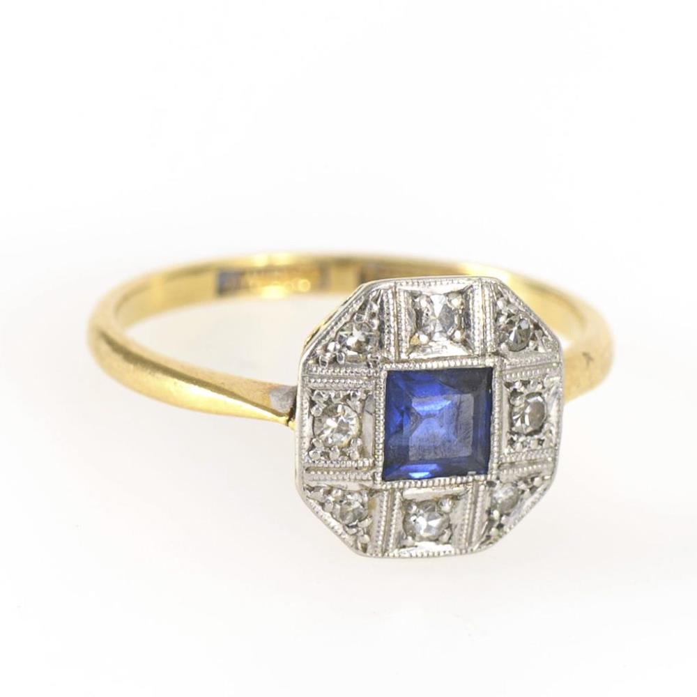 Art-déco-Ring mit Saphir und Diamanten, um 1930.
