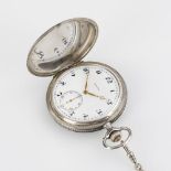 Silberne Savonette mit Niello-Dekor und silberner Uhrenkette.. Zenith.