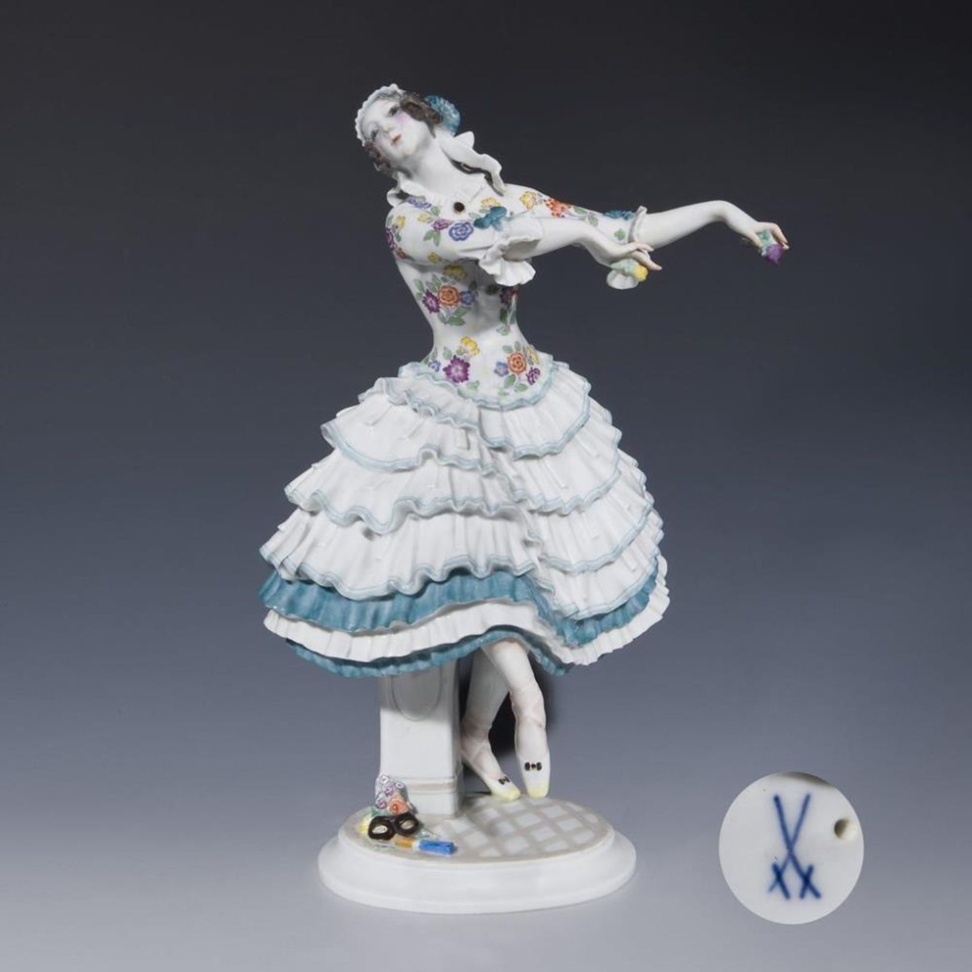 Figur aus dem Russischen Ballett: Chiarina.  Meissen.