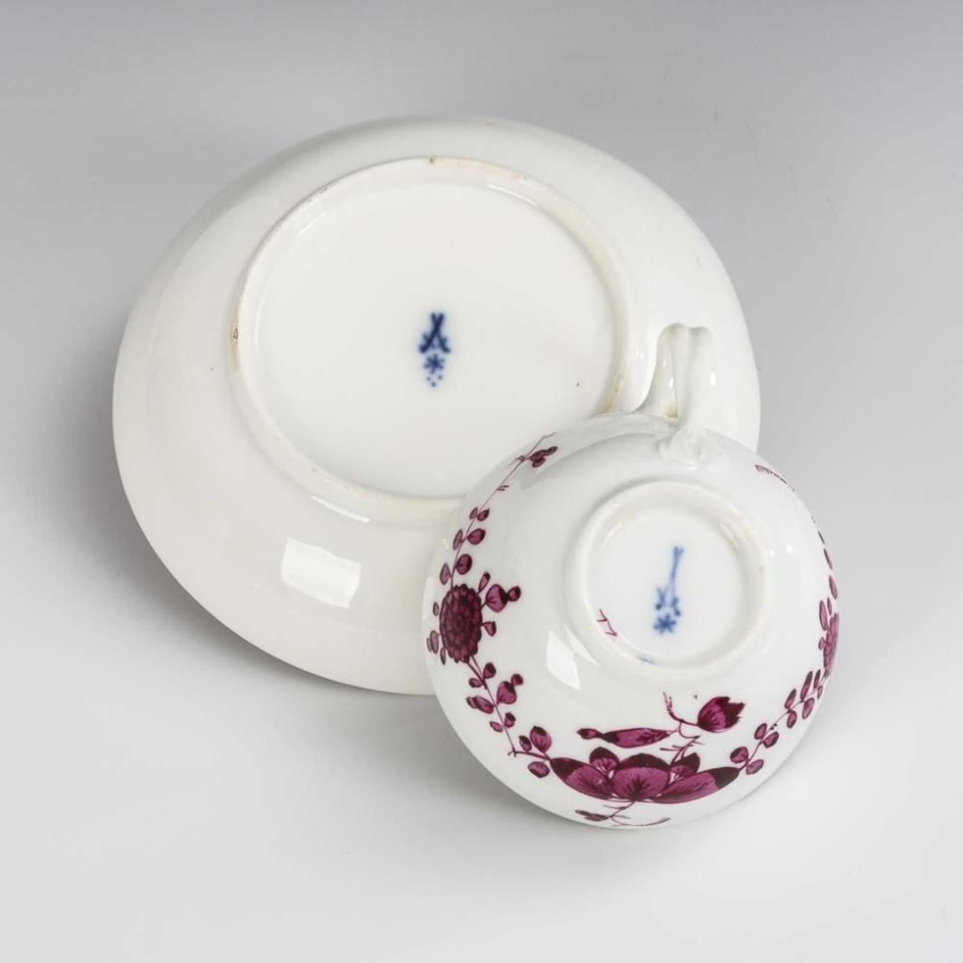 Tasse mit Purpurmalerei. Meissen. - Image 2 of 2