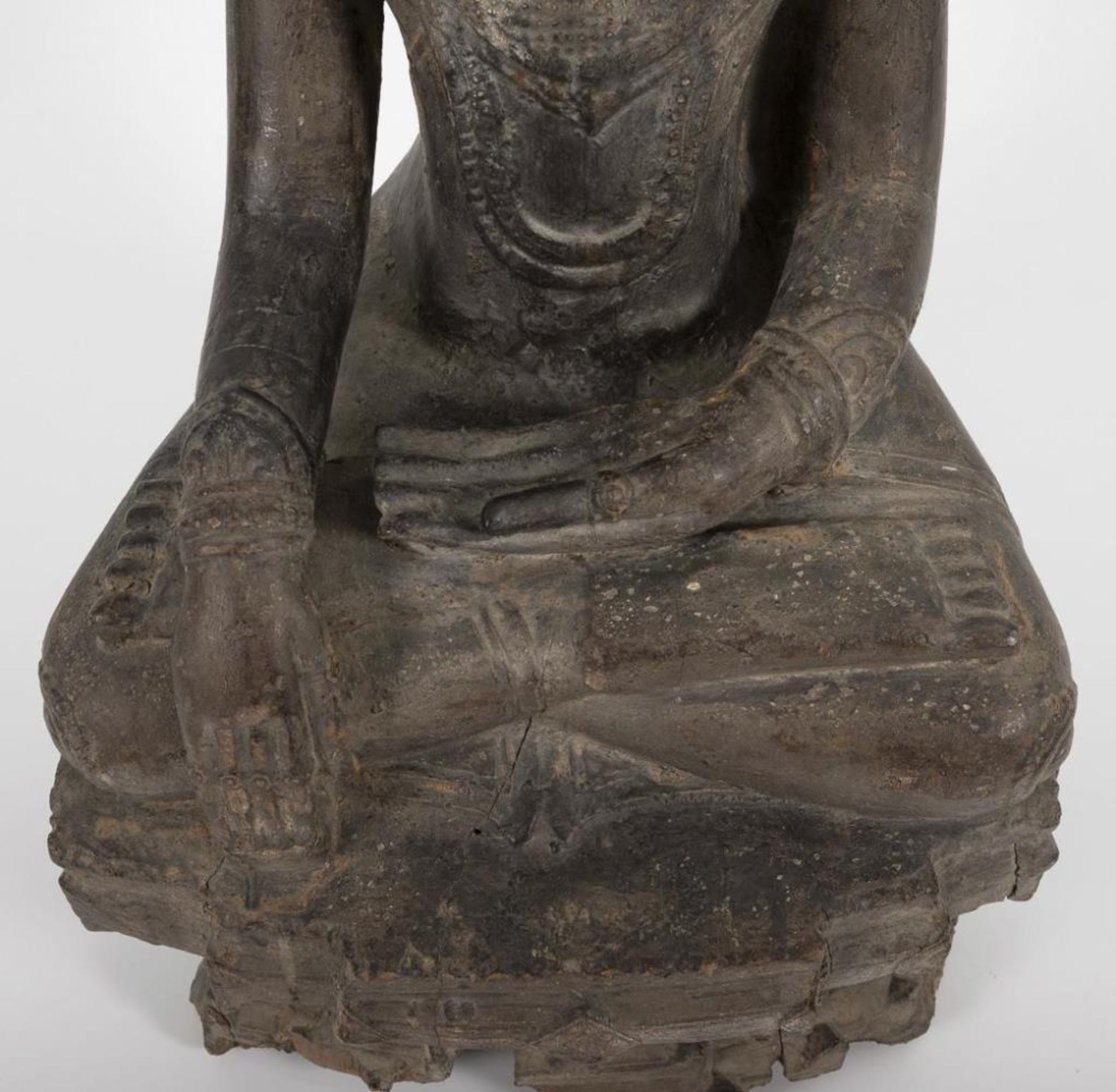 Großer geschnitzter Buddha. - Bild 4 aus 7