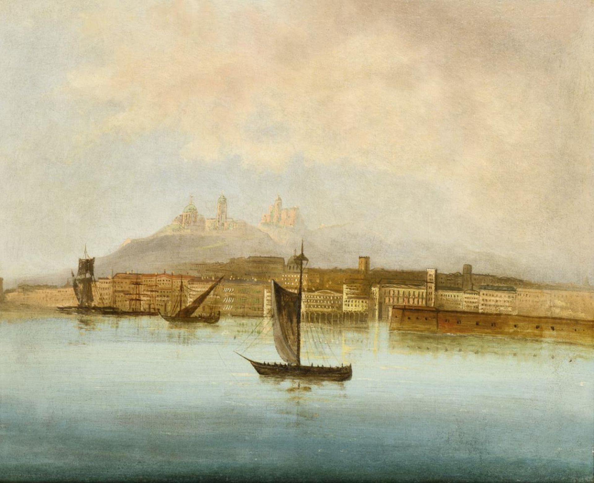 Hafenansicht von Ancona mit Seglern vor der Stadt.
