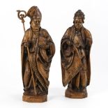 2 Halbrelief-Skulpturen: Papst und Bischof.