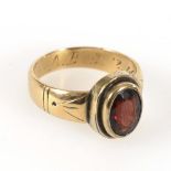 Ring mit Granat um 1906, im Originaletui "August Wobbe Uhren & Goldwaren Meiningen".