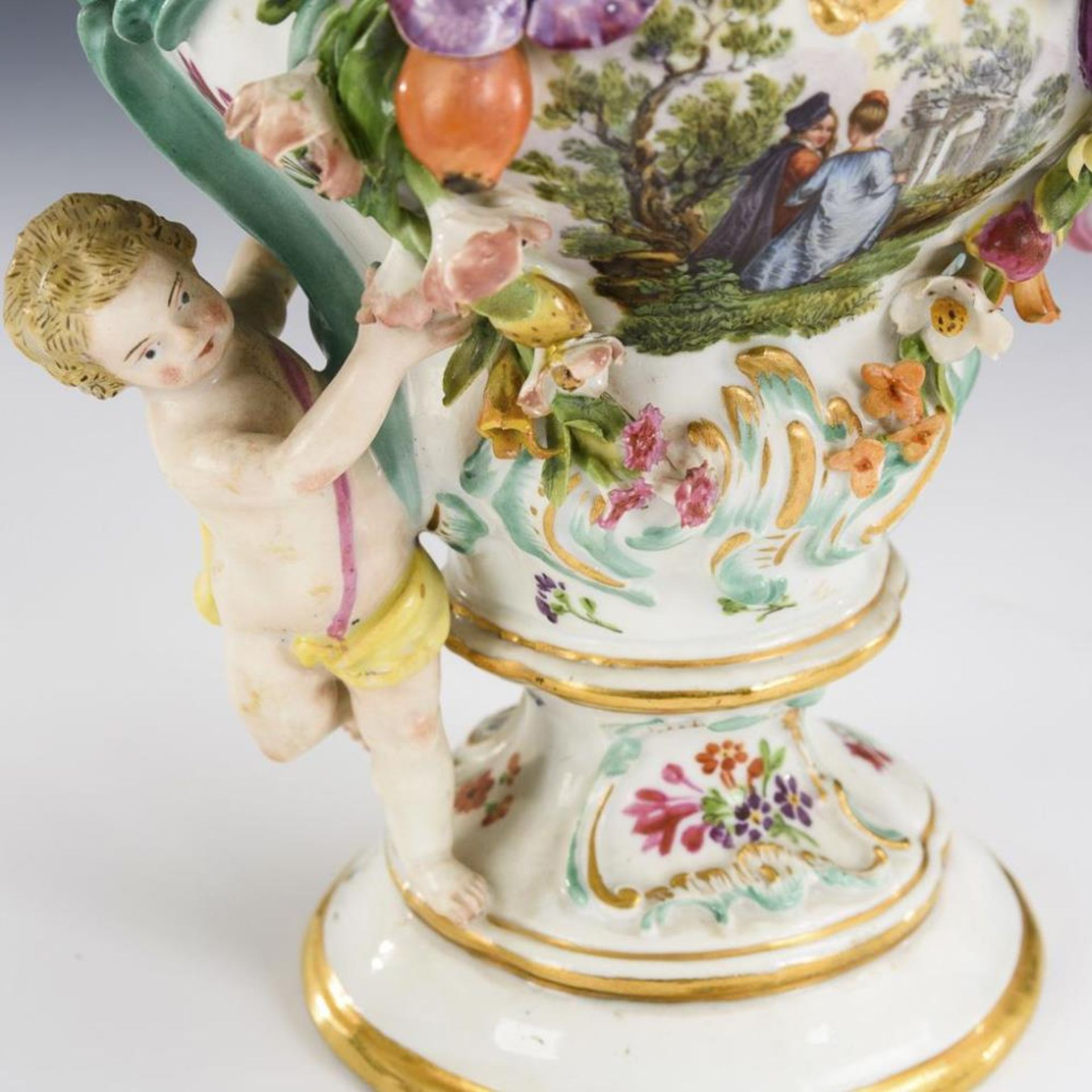 Potpourrivase mit Blütenbelag. Meissen. - Image 6 of 7