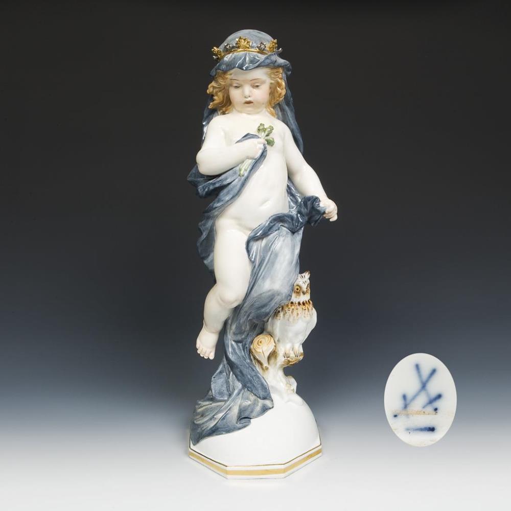 Große Figur: Allegorie-Die Nacht. Meissen.