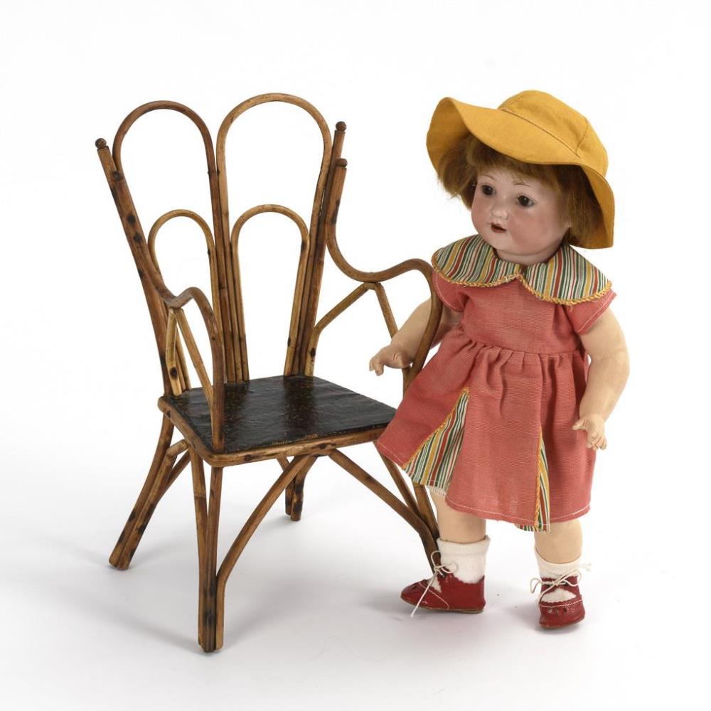 Porzellankopf-Puppe auf Stuhl. Armand Marseille, für Otto Gans.