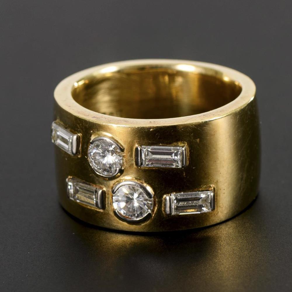 Exklusiver Designer-Ring mit Brillanten und Diamanten.