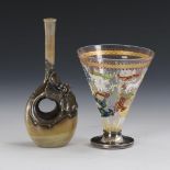 Glas und Vase mit Silbermontierung.