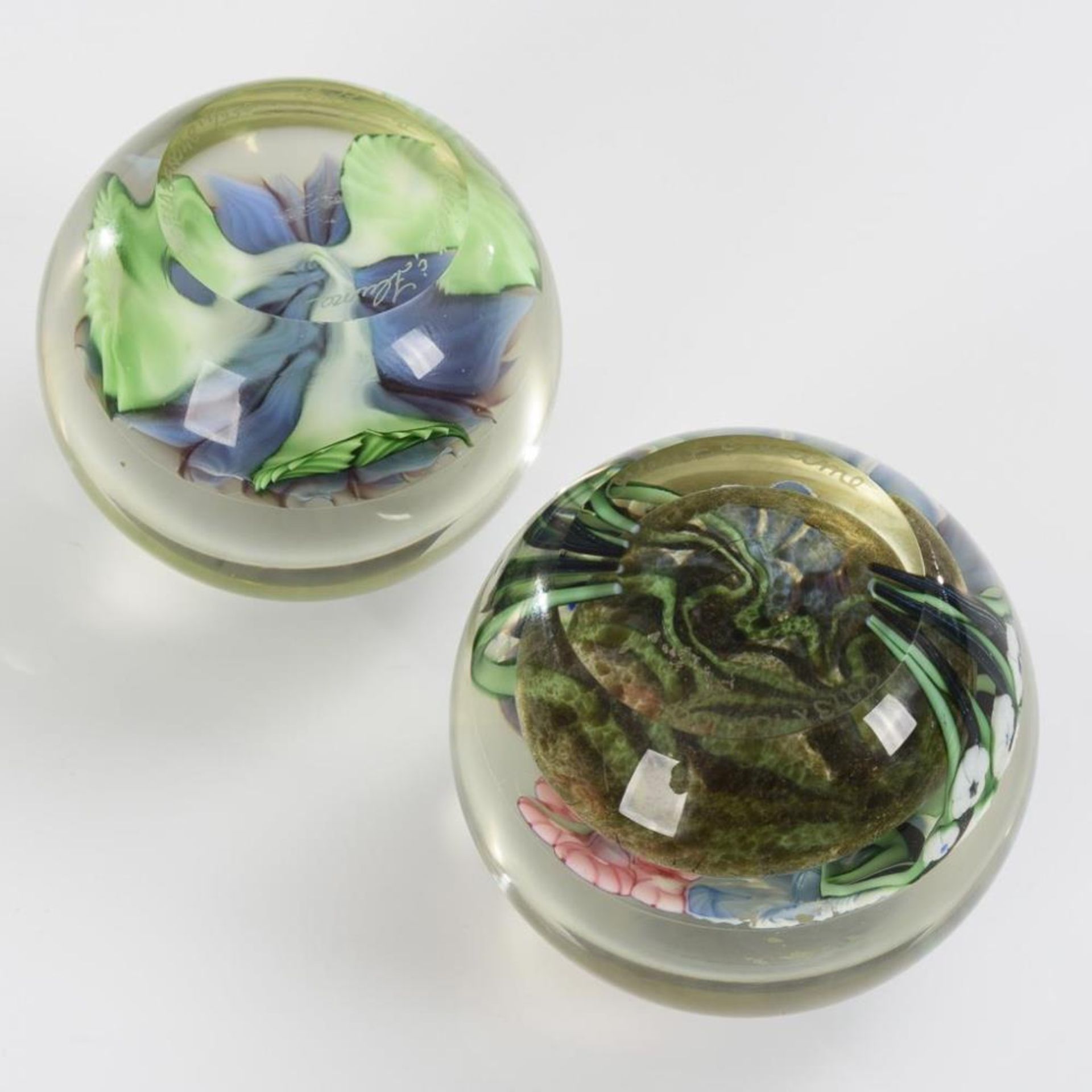 2 Paperweights mit Blumen.  Orient & Flume. - Bild 2 aus 4