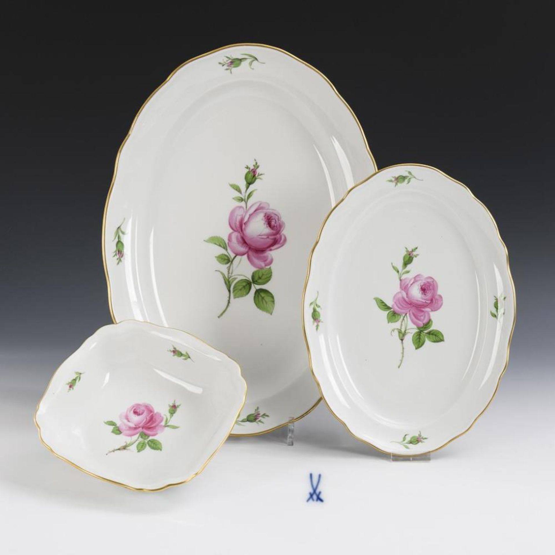 2 Platten und 1 Schüssel "Rote Rose".  Meissen.