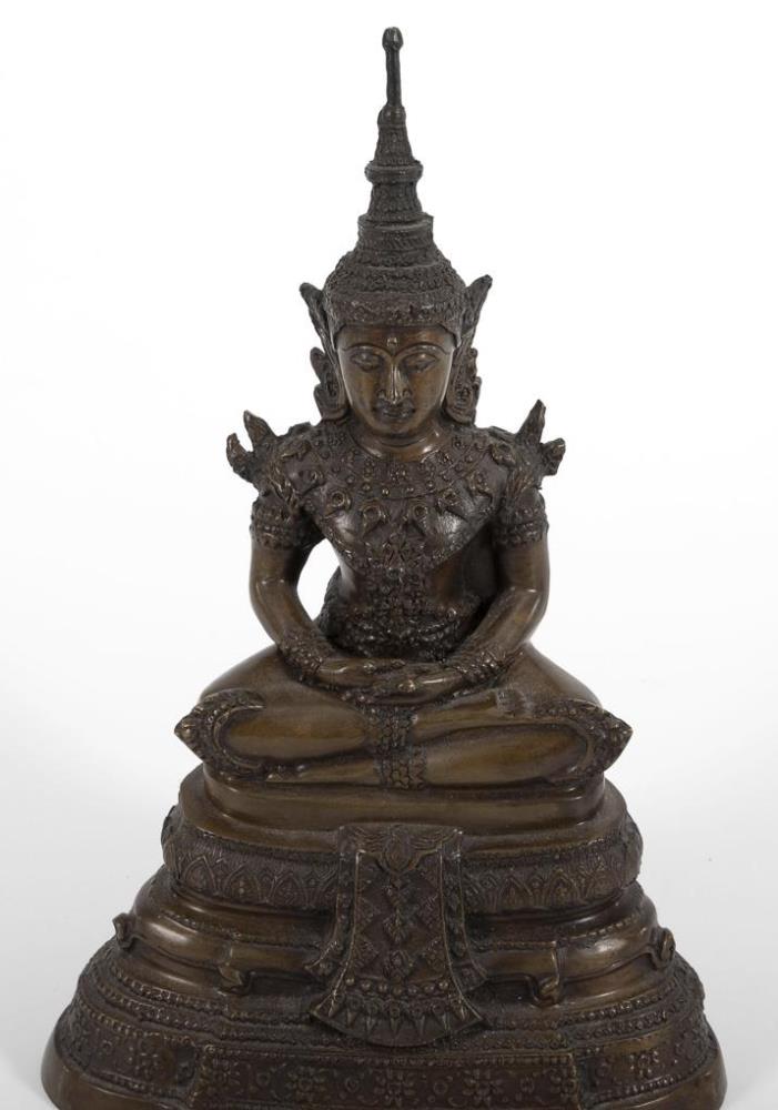 Buddha auf hohem Sockel. - Image 3 of 5