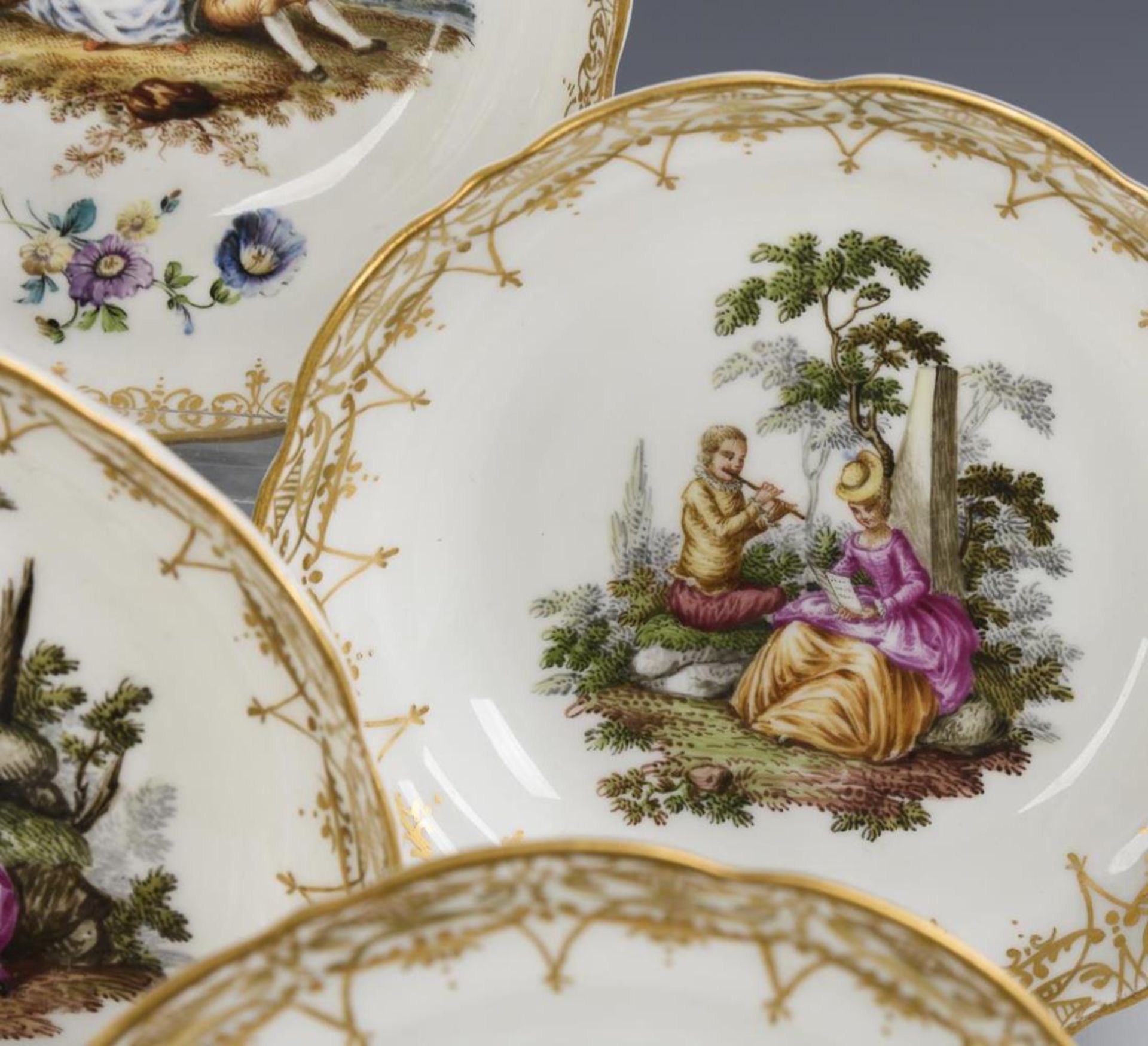 5 Tassen mit Watteau-Malerei. Meissen. - Image 3 of 4