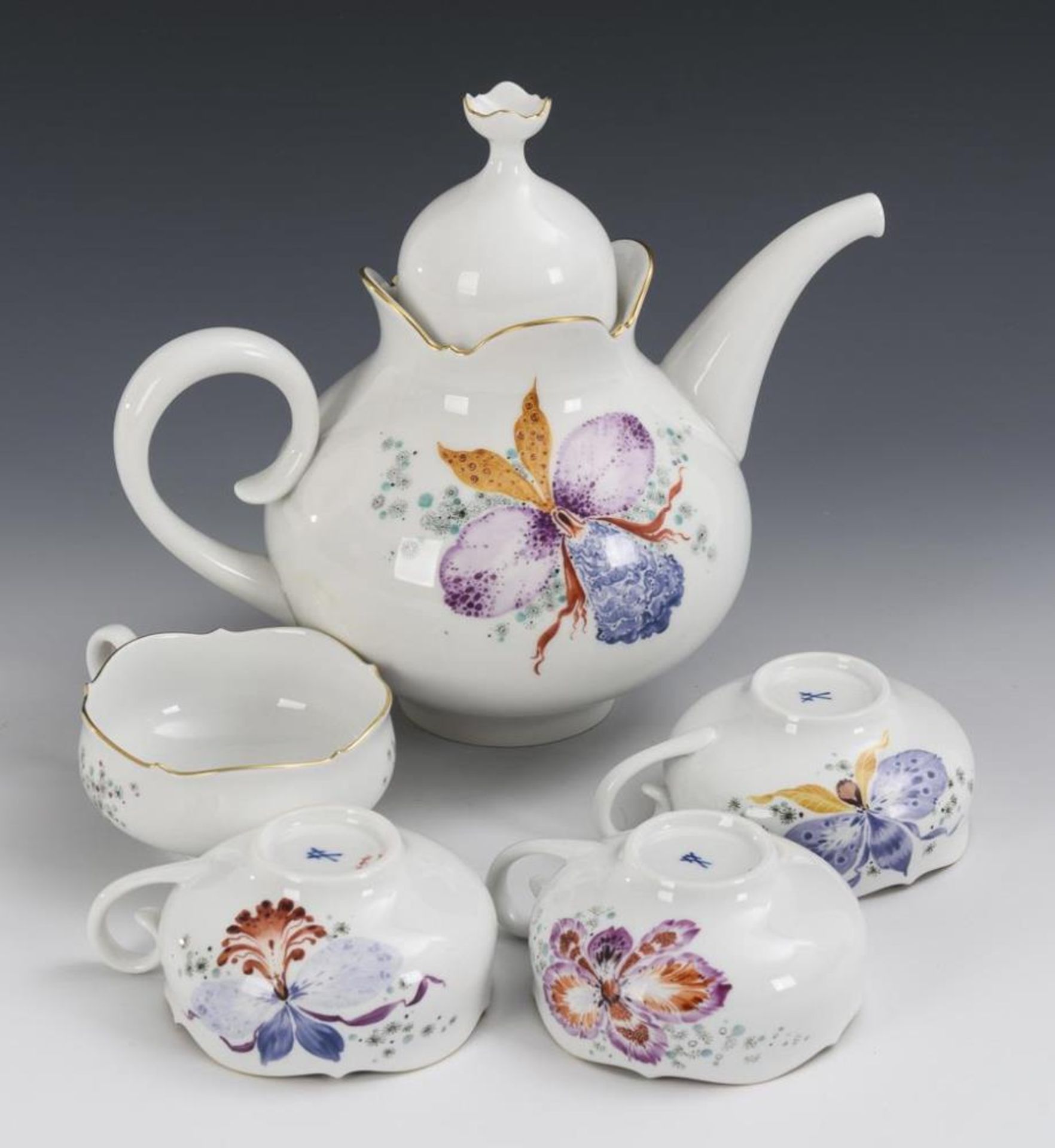 Teekanne und 4 Teetassen "Bunte Orchidee".  Meissen. - Bild 2 aus 3