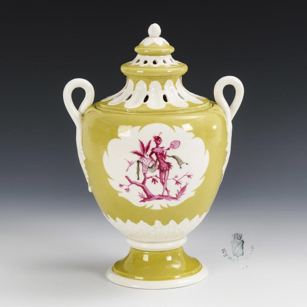 Potpourrivase mit Motiven aus der Zauberflöte. Nymphenburg.