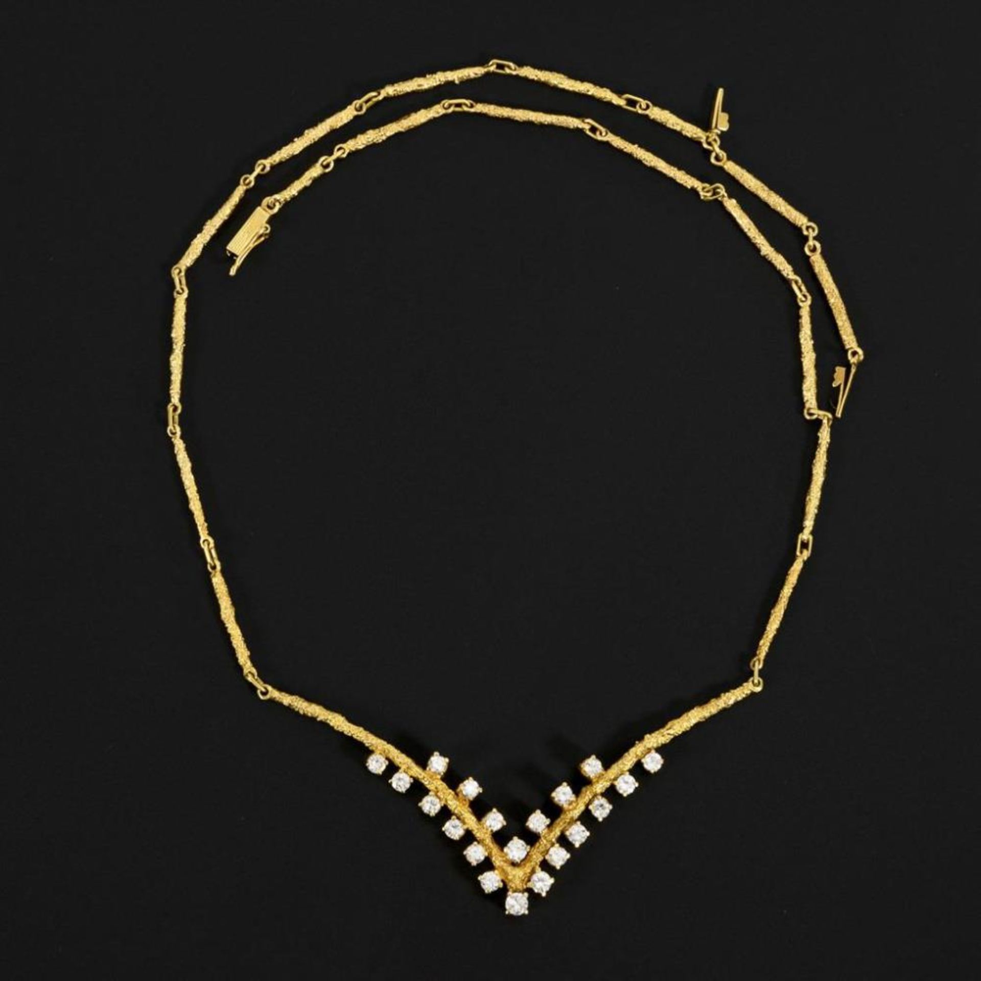 Collier mit Brillanten.