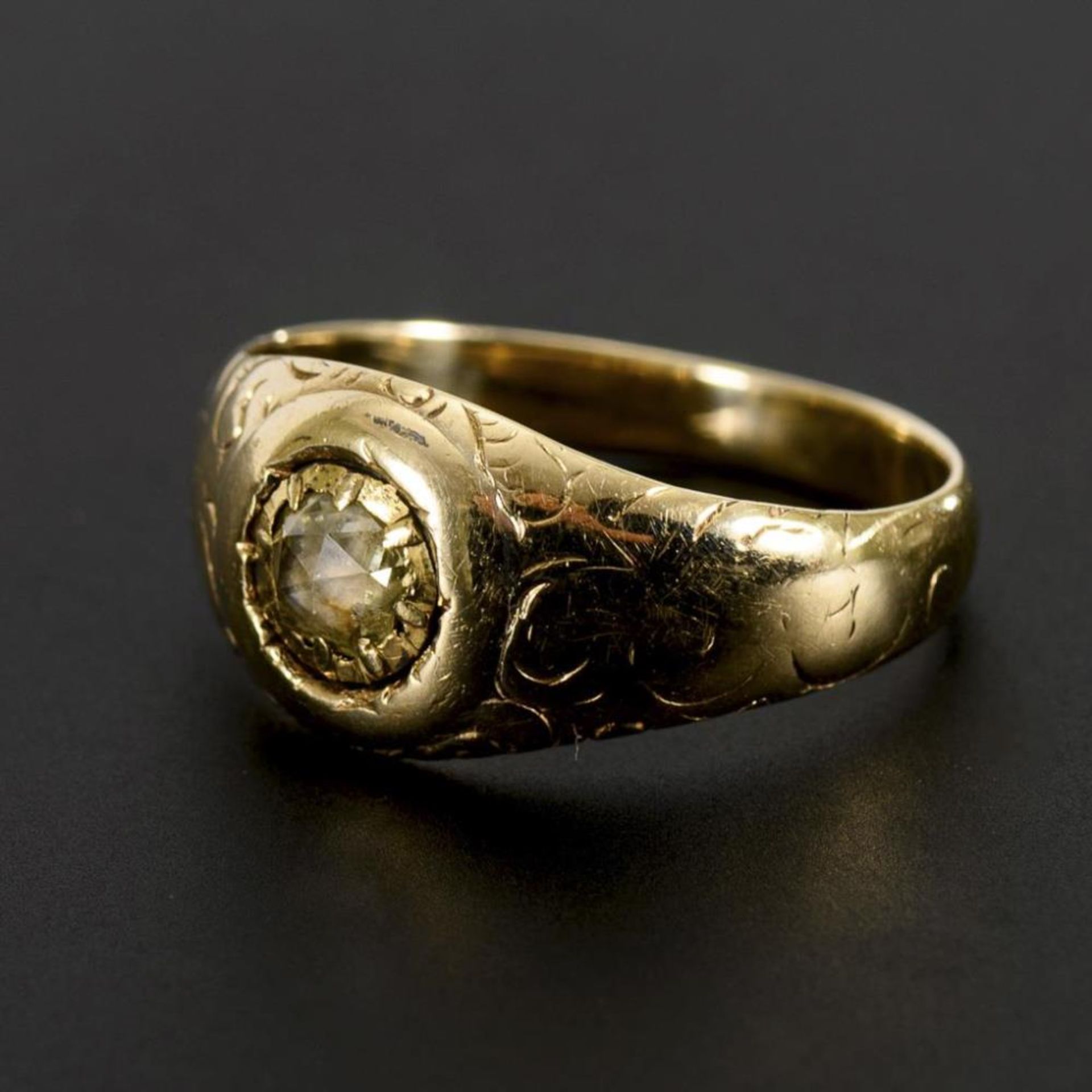 Biedermeier-Ring mit Altschliff-Diamant.