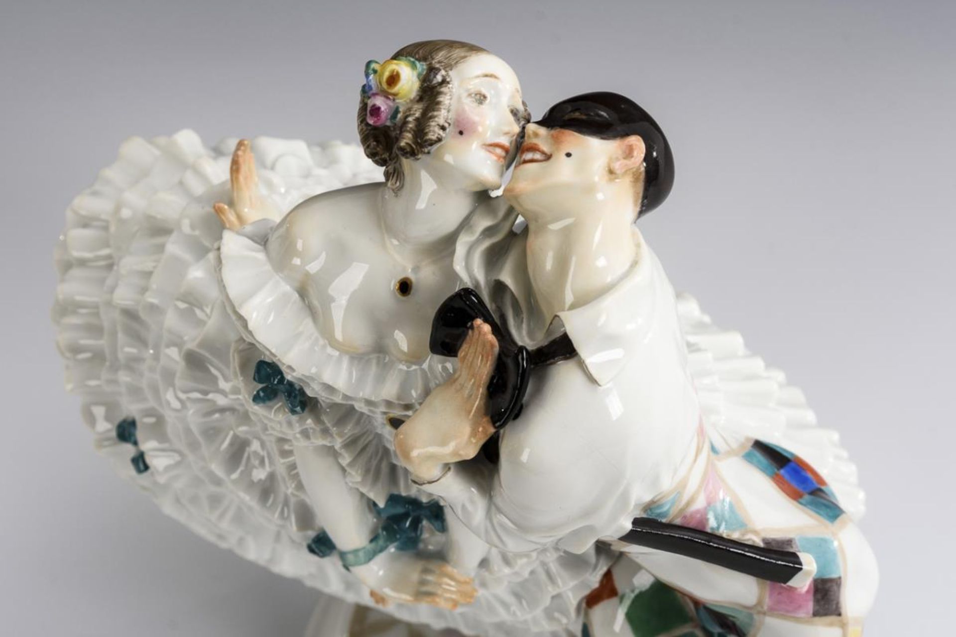 Figurengruppe aus dem Russischen Ballett: Harlekin und Columbine.  Meissen. - Bild 2 aus 10