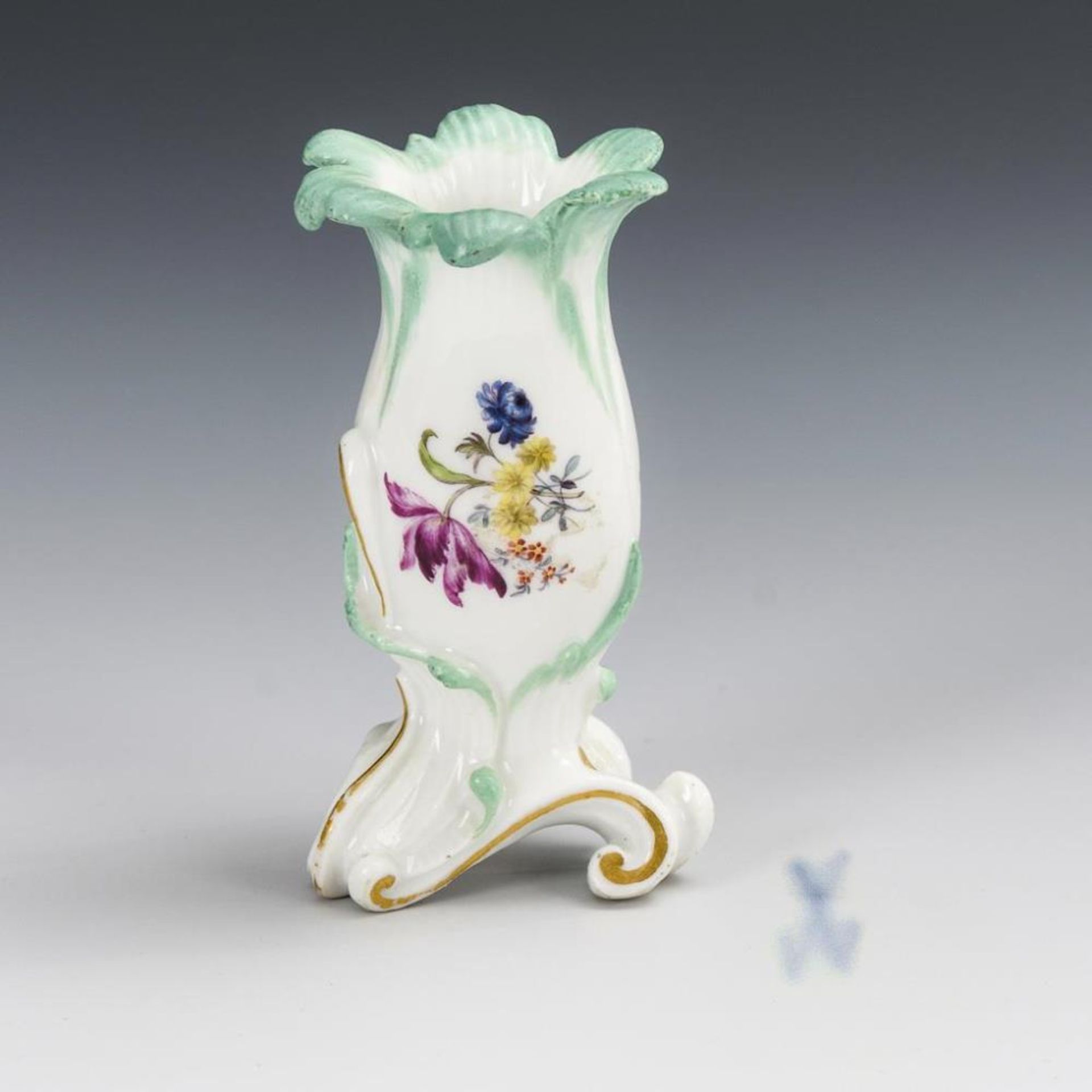 Barockes Väschen mit Blumenmalerei.  Meissen.