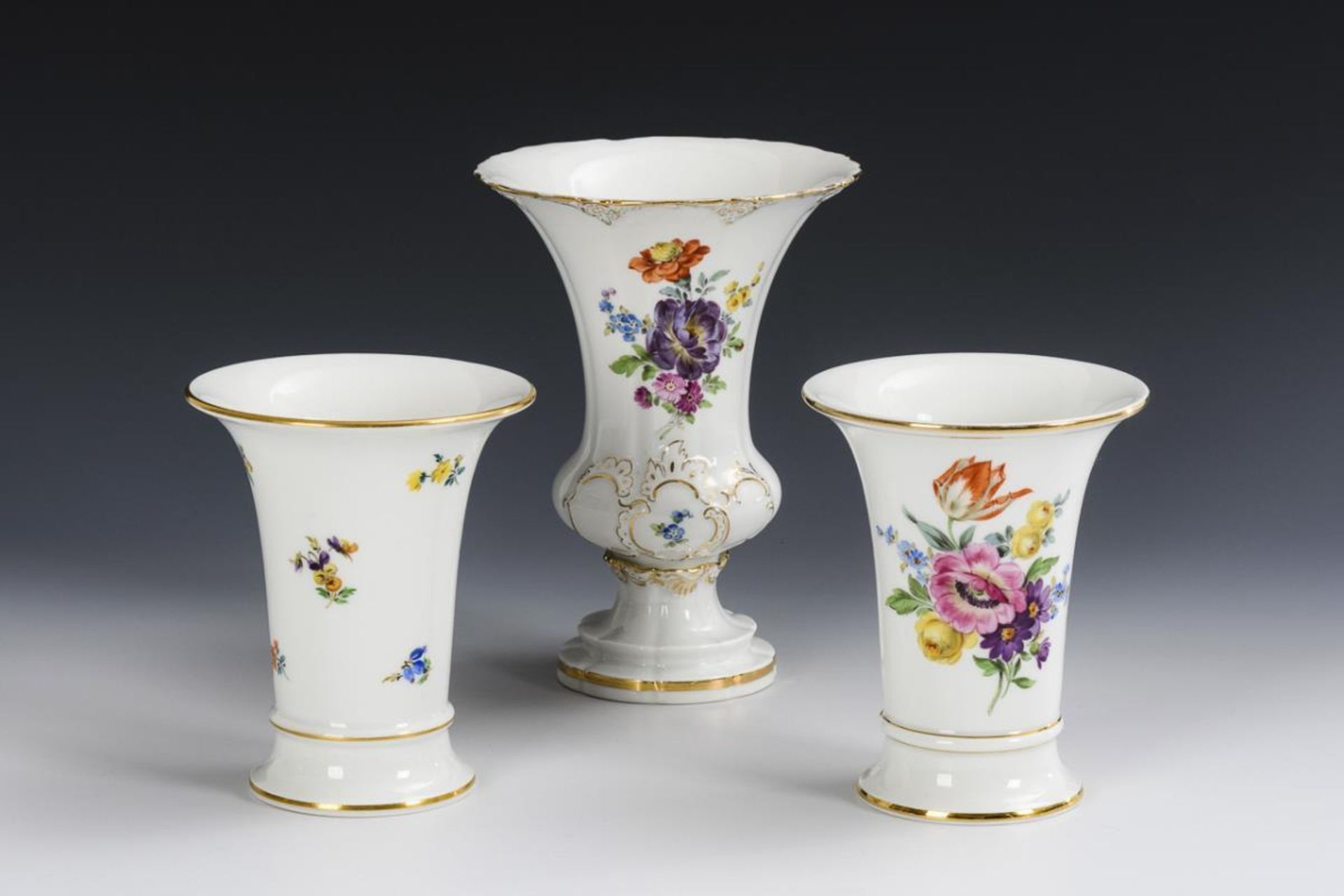 3 Vasen mit Blumenmalerei. Meissen.