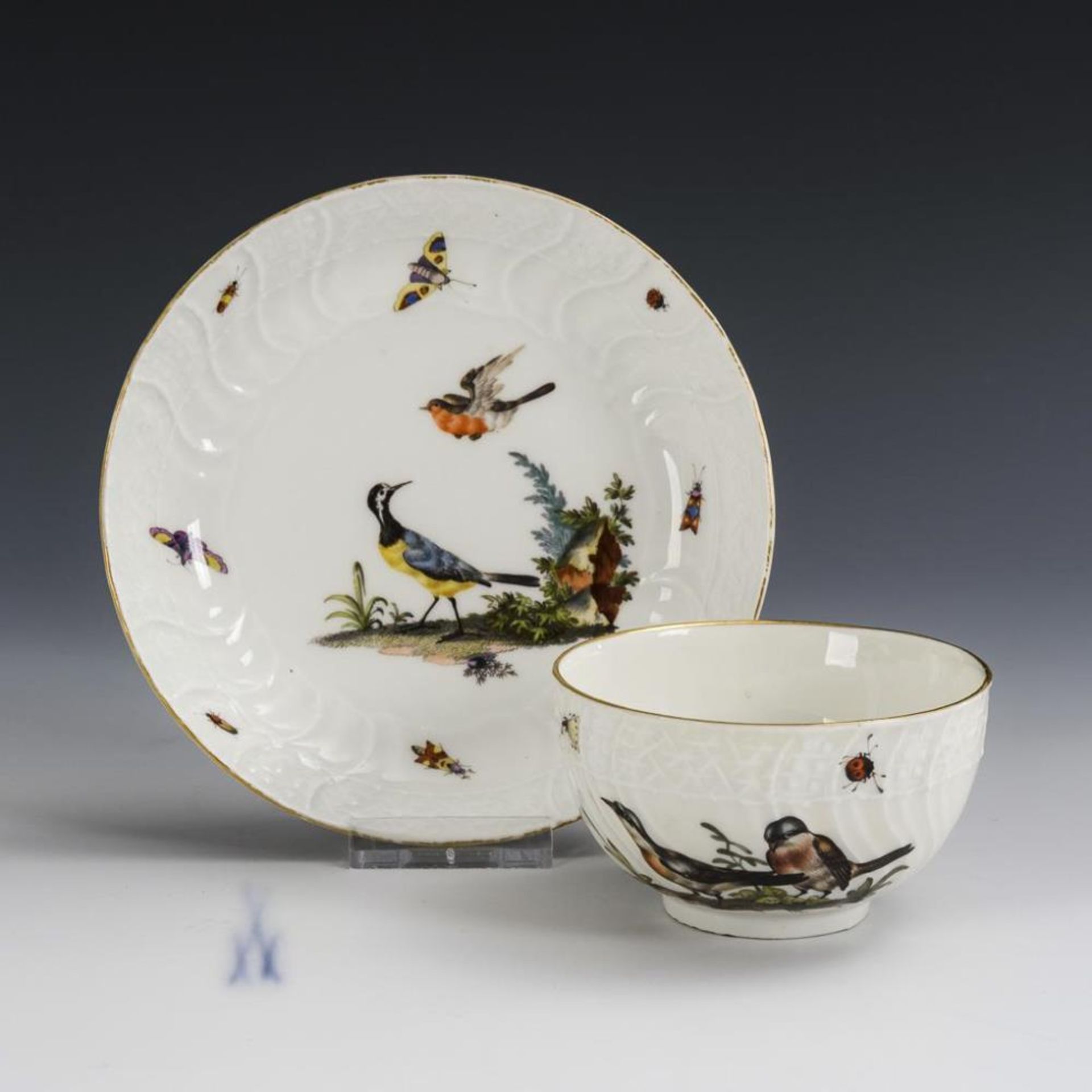 Tasse mit Vogelmalerei.  Meissen.