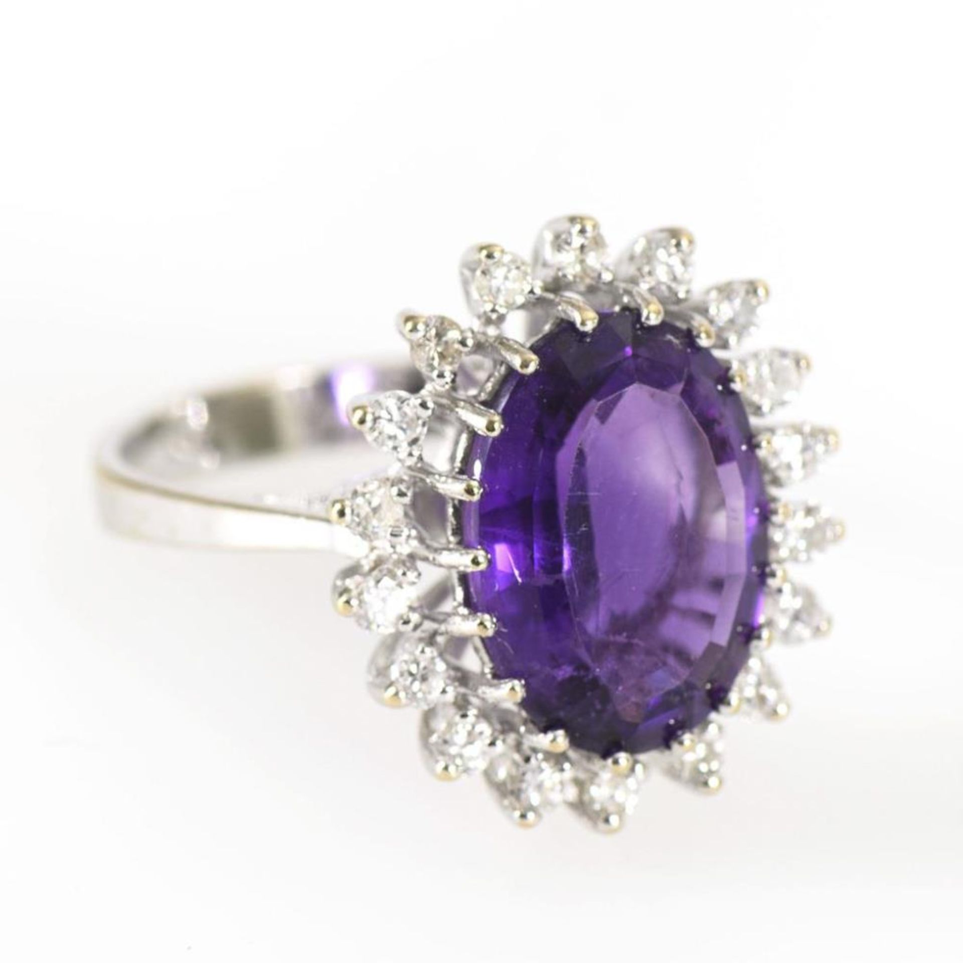 Entourage-Ring mit Amethyst und Brillanten. - Image 2 of 2