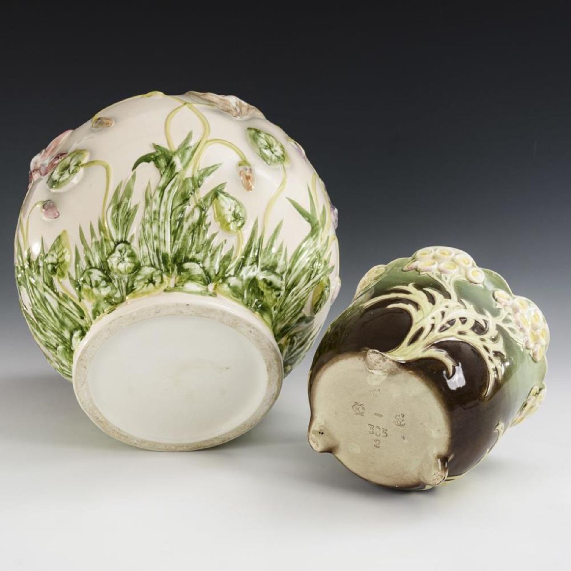 2 Jugendstil-Cachepots mit Blumendekor. - Image 2 of 2