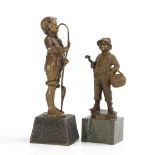 LANGE, Richard W (1879 - 1944). 2 Statuetten: Junge mit Tabakspfeife bzw. Knabe mit Schirm.