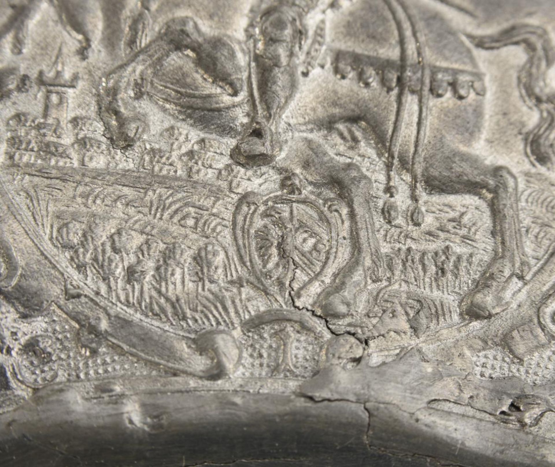 Barocker Nürnberger Reliefzinnteller: Ferdinand II. - Image 5 of 6